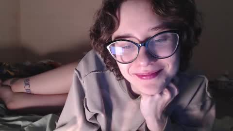 Snapshot of sunshinehella chatting on November 6, 2025, 7:15 pm Hella online show from November 6, 2025, 7:15 pm