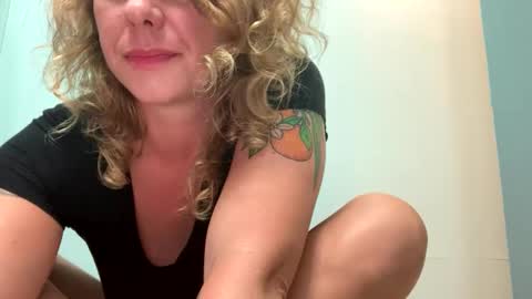 Snapshot of sunshinestarvedcactus chatting on October 1, 2025, 4:18 am Sunshine online show from October 1, 2025, 4:18 am