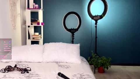 ANNApvt open full info in bio online show from November 4, 2025, 4:39 pm