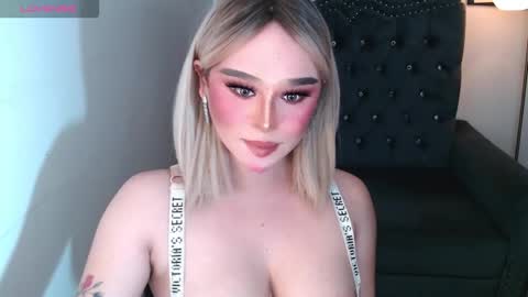 Snapshot of superh0tangelxx chatting on October 23, 2025, 2:22 am CARMINA online show from October 23, 2025, 2:22 am