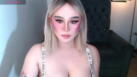 Snapshot of superh0tangelxx chatting on November 5, 2025, 2:00 am CARMINA online show from November 5, 2025, 2:00 am