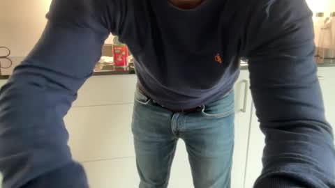 Snapshot of surfstar81 chatting on September 24, 2025, 10:40 am surfstar81 online show from September 24, 2025, 10:40 am