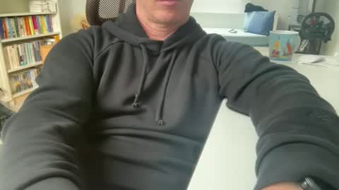 Snapshot of surfstar81 chatting on September 30, 2025, 9:47 am surfstar81 online show from September 30, 2025, 9:47 am