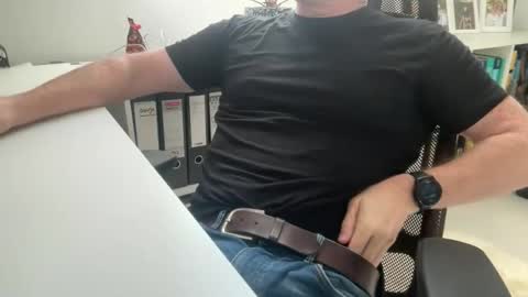 Snapshot of surfstar81 chatting on October 30, 2025, 9:00 am surfstar81 online show from October 30, 2025, 9:00 am