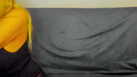 Snapshot of surikiss chatting on October 19, 2025, 1:17 am surikiss online show from October 19, 2025, 1:17 am