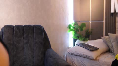 susan_wall online show from April 6, 2026, 1:12 pm