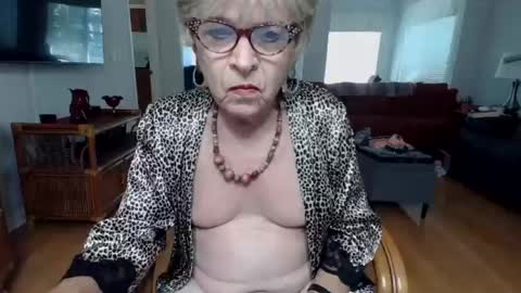 Snapshot of susanandlisa chatting on June 15, 2026, 3:03 pm sexualsusan online show from June 15, 2026, 3:03 pm