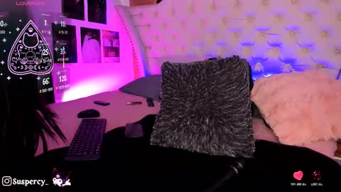 Val Help me get to 100 thumbs up online show from December 1, 2025, 6:02 pm