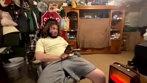 Snapshot of sushi_burrito03 chatting on March 12, 2025, 12:53 am Davey Jones online show from March 12, 2025, 12:53 am