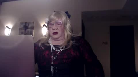 Snapshot of suzannebanci chatting on January 24, 2025, 4:06 pm My name is Sissy or more fully Suzanna Aprilia Maria Mariquita Catarina Chinita Banci. Soy una puta - que chimba ladybug online show from January 24, 2025, 4:06 pm