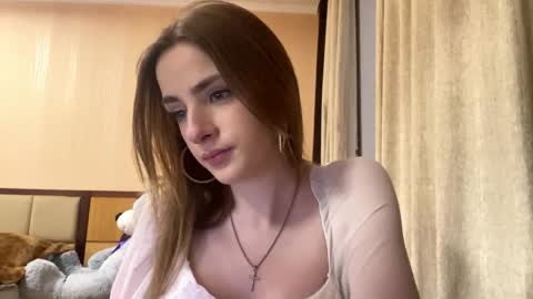 Emila online show from April 28, 2026, 5:18 pm