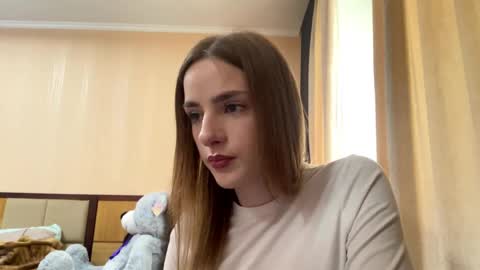 Emila online show from May 20, 2026, 12:44 pm