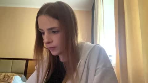 Emila online show from May 22, 2026, 1:06 pm