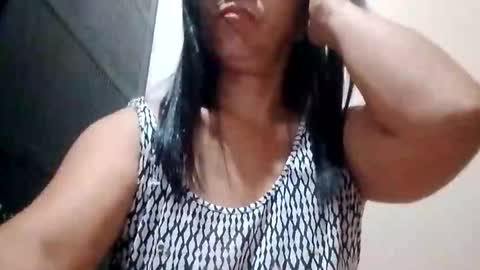 Snapshot of suzzie_hot chatting on October 31, 2025, 3:02 pm suzzie_hot online show from October 31, 2025, 3:02 pm