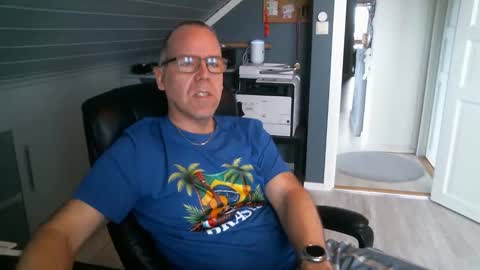 Snapshot of sverige1980 chatting on March 21, 2026, 9:47 am Tom online show from March 21, 2026, 9:47 am