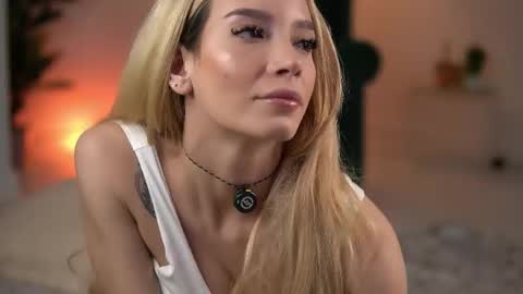 Snapshot of svveetluna chatting on April 11, 2026, 3:00 am SweetLuna online show from April 11, 2026, 3:00 am