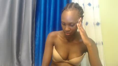 Snapshot of sweet69petyte chatting on December 14, 2024, 4:20 pm Petite Queen online show from December 14, 2024, 4:20 pm