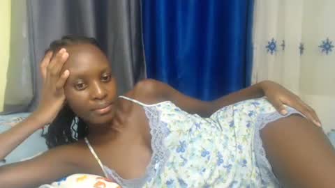 Snapshot of sweet69petyte chatting on December 14, 2024, 7:46 pm Petite Queen online show from December 14, 2024, 7:46 pm