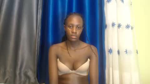 Snapshot of sweet69petyte chatting on December 17, 2024, 7:04 pm Petite Queen online show from December 17, 2024, 7:04 pm