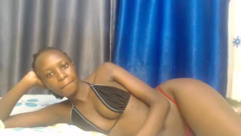 Snapshot of sweet69petyte chatting on December 27, 2024, 7:29 am Petite Queen online show from December 27, 2024, 7:29 am