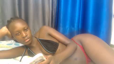 Snapshot of sweet69petyte chatting on December 27, 2024, 10:45 am Petite Queen online show from December 27, 2024, 10:45 am