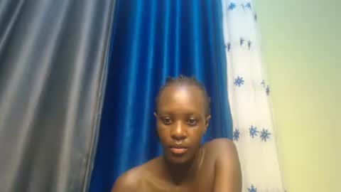 Snapshot of sweet69petyte chatting on January 5, 2025, 6:35 am Petite Queen online show from January 5, 2025, 6:35 am