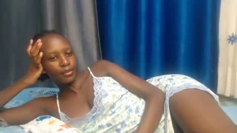 Snapshot of sweet69petyte chatting on January 5, 2025, 8:42 pm Petite Queen online show from January 5, 2025, 8:42 pm