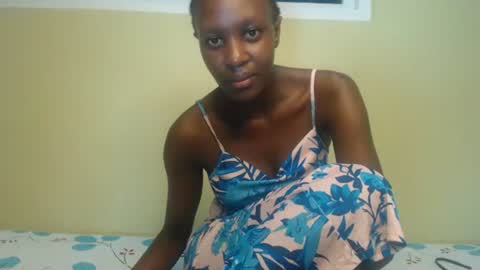 Snapshot of sweet69petyte chatting on January 8, 2025, 4:33 pm Petite Queen online show from January 8, 2025, 4:33 pm