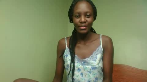 Snapshot of sweet69petyte chatting on January 16, 2025, 12:02 am Petite Queen online show from January 16, 2025, 12:02 am