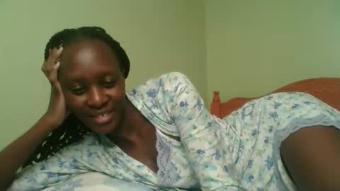 Snapshot of sweet69petyte chatting on January 17, 2025, 4:28 am Petite Queen online show from January 17, 2025, 4:28 am