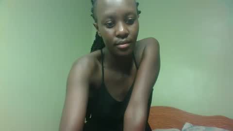 Snapshot of sweet69petyte chatting on January 17, 2025, 1:35 pm Petite Queen online show from January 17, 2025, 1:35 pm