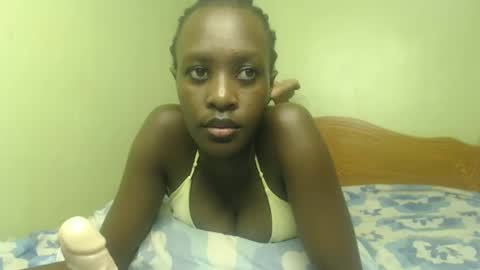 Snapshot of sweet69petyte chatting on January 23, 2025, 11:37 am Petite Queen online show from January 23, 2025, 11:37 am