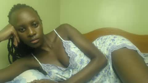 Snapshot of sweet69petyte chatting on January 23, 2025, 9:50 pm Petite Queen online show from January 23, 2025, 9:50 pm