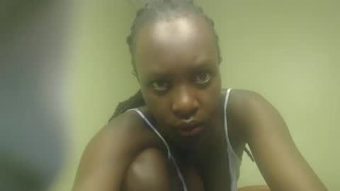 Snapshot of sweet69petyte chatting on January 26, 2025, 7:42 am Petite Queen online show from January 26, 2025, 7:42 am