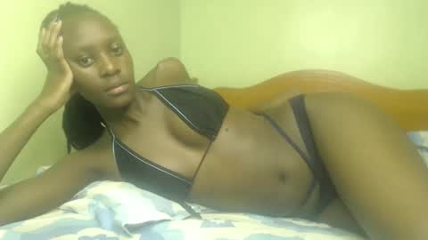 Snapshot of sweet69petyte chatting on January 27, 2025, 10:16 am Petite Queen online show from January 27, 2025, 10:16 am