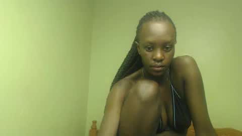 Snapshot of sweet69petyte chatting on January 28, 2025, 4:50 am Petite Queen online show from January 28, 2025, 4:50 am