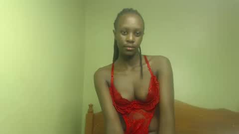 Snapshot of sweet69petyte chatting on January 28, 2025, 4:30 pm Petite Queen online show from January 28, 2025, 4:30 pm