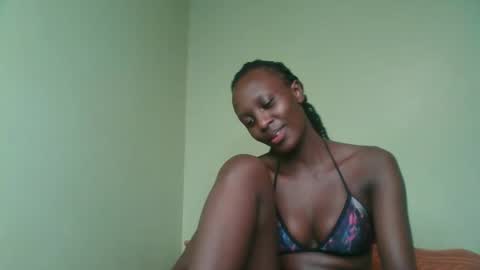 Snapshot of sweet69petyte chatting on February 1, 2025, 9:29 pm Petite Queen online show from February 1, 2025, 9:29 pm