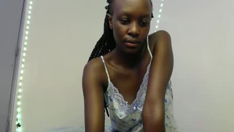 Snapshot of sweet69petyte chatting on February 6, 2025, 9:43 am Petite Queen online show from February 6, 2025, 9:43 am