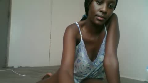 Snapshot of sweet69petyte chatting on February 13, 2025, 3:35 pm Petite Queen online show from February 13, 2025, 3:35 pm