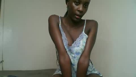 Snapshot of sweet69petyte chatting on February 13, 2025, 8:24 pm Petite Queen online show from February 13, 2025, 8:24 pm