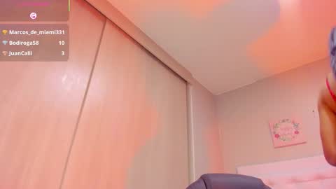 Vanessa online show from December 17, 2025, 8:37 pm