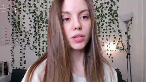Snapshot of sweet_and_flirt chatting on November 12, 2025, 9:42 am Alice online show from November 12, 2025, 9:42 am