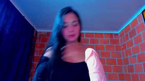 Snapshot of sweet_and_hot_alaia chatting on November 25, 2025, 4:45 am sweet and hot alaia online show from November 25, 2025, 4:45 am