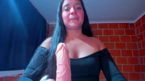 Snapshot of sweet_and_hot_alaia chatting on January 8, 2026, 11:29 pm sweet and hot alaia online show from January 8, 2026, 11:29 pm
