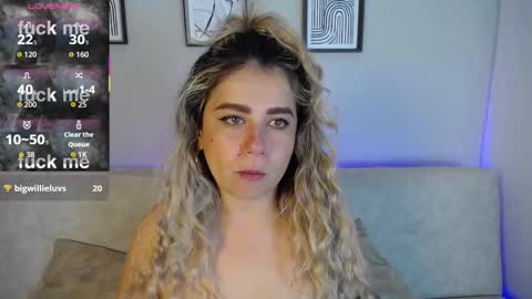 Snapshot of sweet_bella_valery_ chatting on November 6, 2025, 10:10 pm Bella Valery online show from November 6, 2025, 10:10 pm