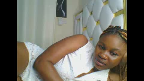 Snapshot of sweet_blackgal chatting on December 19, 2024, 11:46 pm Lavie online show from December 19, 2024, 11:46 pm