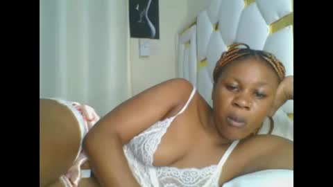 Snapshot of sweet_blackgal chatting on December 29, 2024, 1:13 am Lavie online show from December 29, 2024, 1:13 am