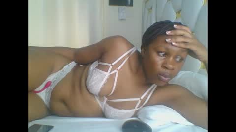 Snapshot of sweet_blackgal chatting on February 5, 2025, 6:13 am Lavie online show from February 5, 2025, 6:13 am