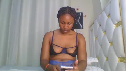 Snapshot of sweet_blackgal chatting on February 9, 2025, 11:04 pm Lavie online show from February 9, 2025, 11:04 pm